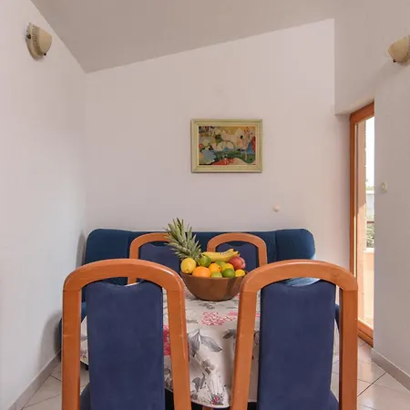 A 4 W Shared Pool And Balcony Near The Apartment