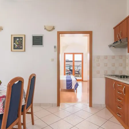 A 4 W Shared Pool And Balcony Near The Apartment *