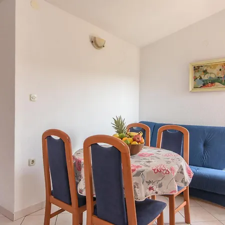 A 4 W Shared Pool And Balcony Near The Апартаменти *