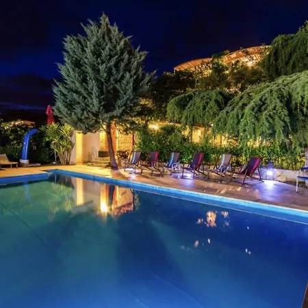 A 4 W Shared Pool And Balcony Near The
