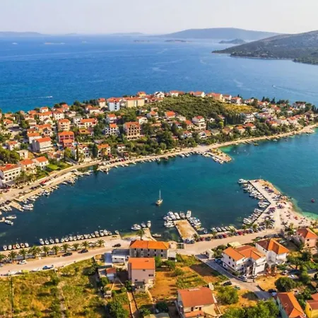 A 4 W Shared Pool And Balcony Near The Seget Vranjica