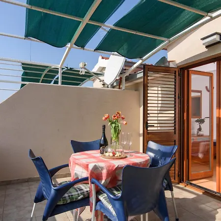 A 4 W Shared Pool And Balcony Near The * Seget Vranjica